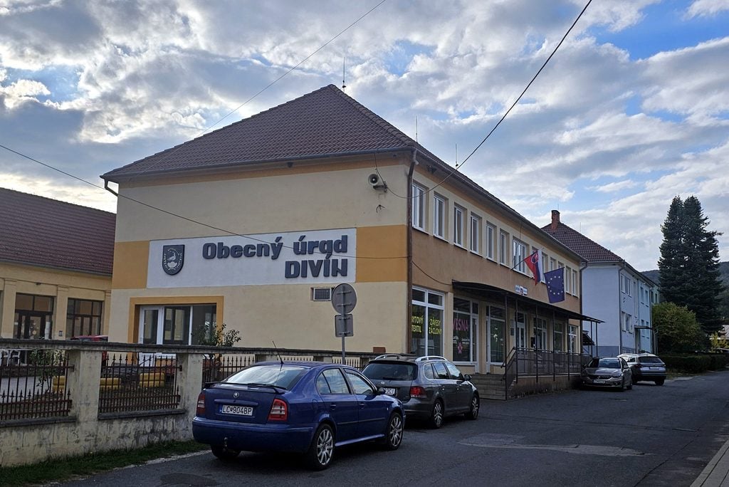 Obecný úrad v Divíne