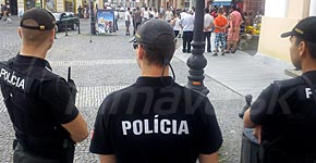 policia na namesti Rimavska Sobota