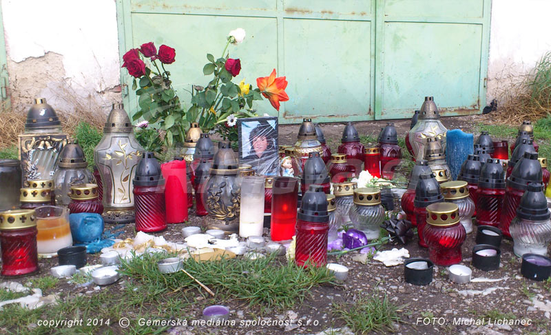 Pred garážami na Školskej ulici oživovali tínedžera, neúspešne