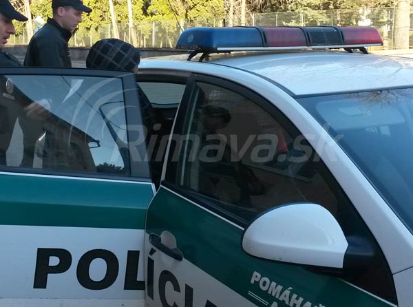 policia zadrzala pachatela