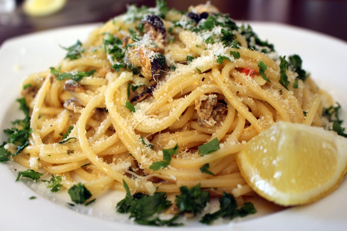 Špagety s mušľami v smotanovo – citrónovej omáčke