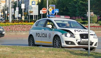 nehoda-policajne-auto