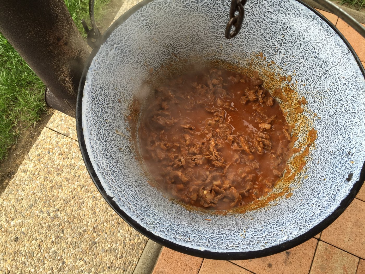 Chilli con carne v kotlíku 