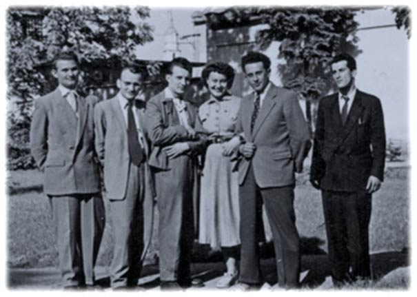 Pedagogický zbor v roku 1954/55, zľava Pavel Lacko, Ladislav Vál, ladislav Šereš, Hilda Nemcová, Štefan Takáč a Ján Remeš