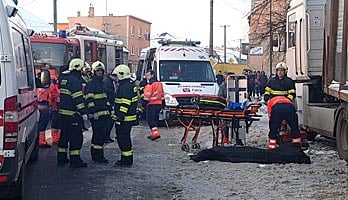 V Tornali došlo k vážnej dopravnej nehode. Kamión narazil do viacerých áut