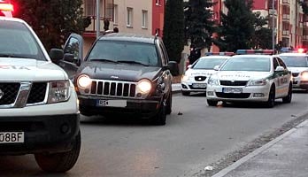 Na Rožavskej ulici sa strieľalo, policajti zadržali muža