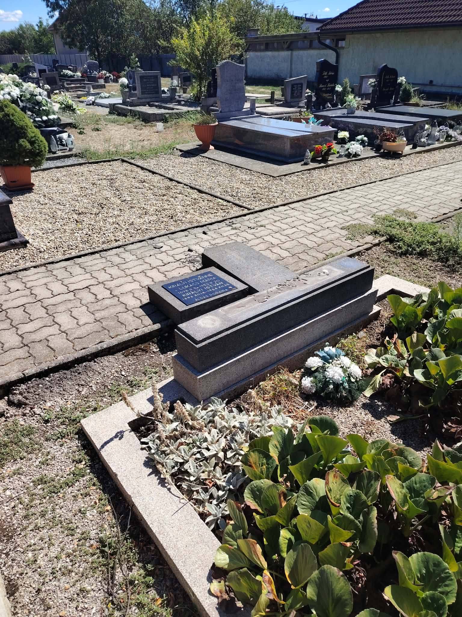 Dôsledky veternej smršti v Tornali - cintorín
