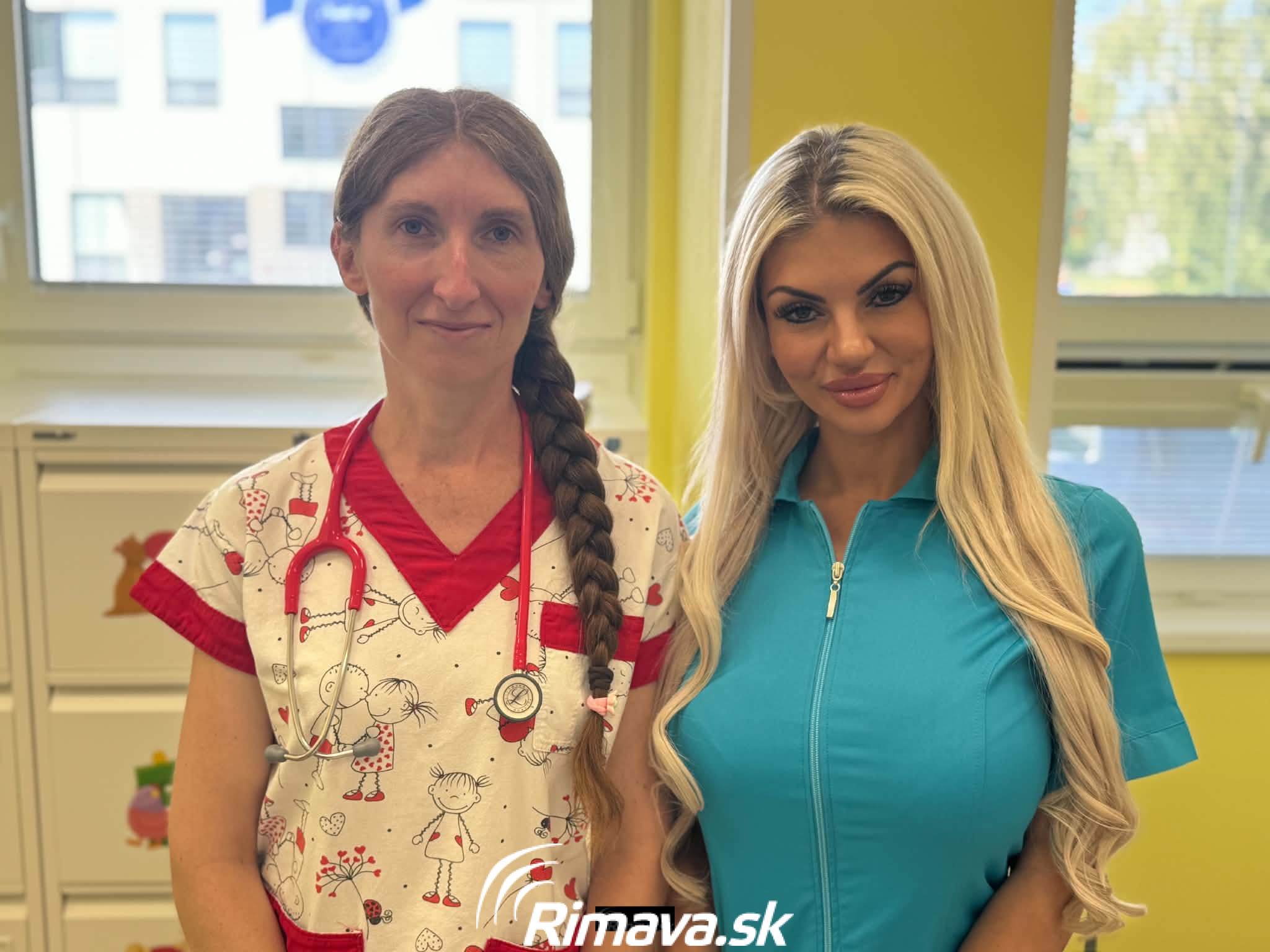 Pediatrička Zuzana Molnárová v novej ambulancii v Rimavskej Sobote so sestričkou