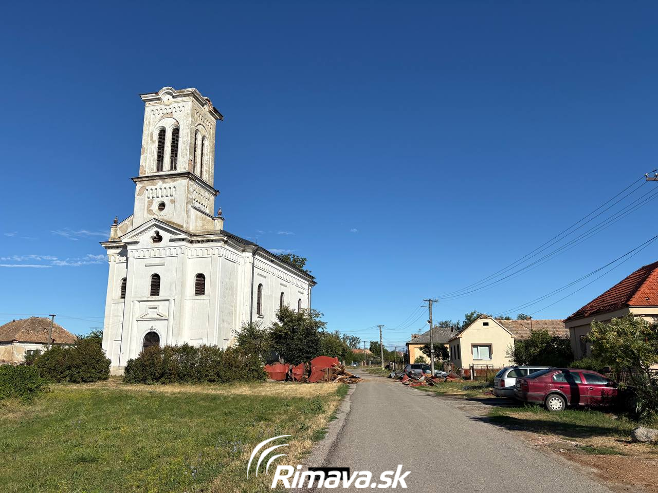 Škody po nočnej veternej smršti v Rimavskosobotskom okrese