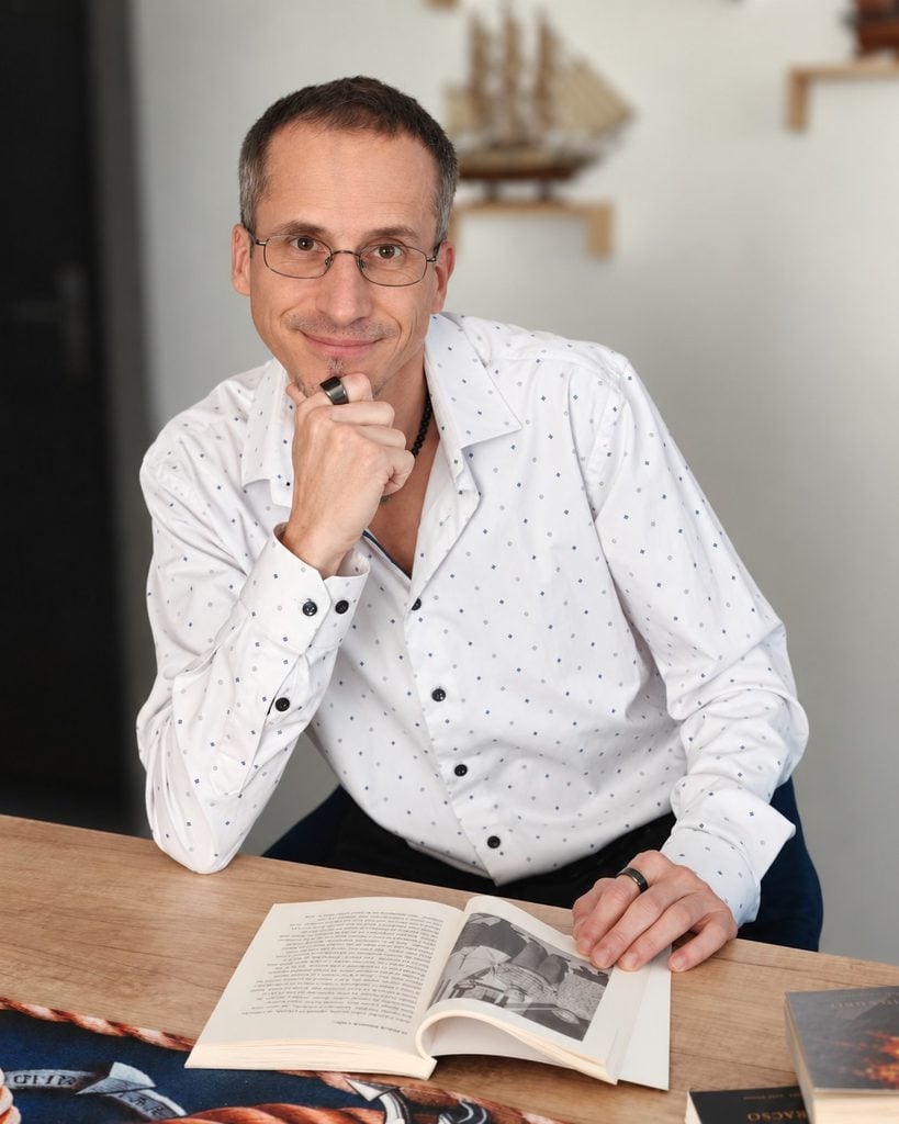 Autor knihy Alexander Bacso so svojou knižnou novinkou Medzi stratou a životom