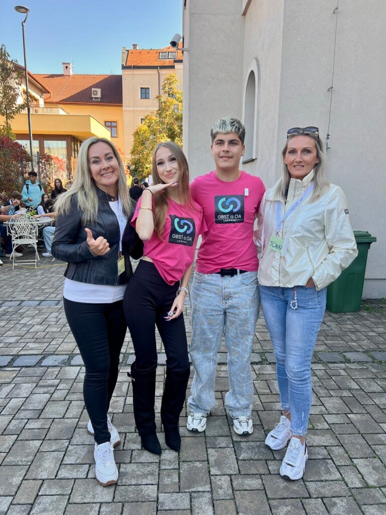 SIden na strednú tredné školy z troch okresov predstavili žiakom svoje odbory aj praktické ukážky. Foto: Rimava.sk