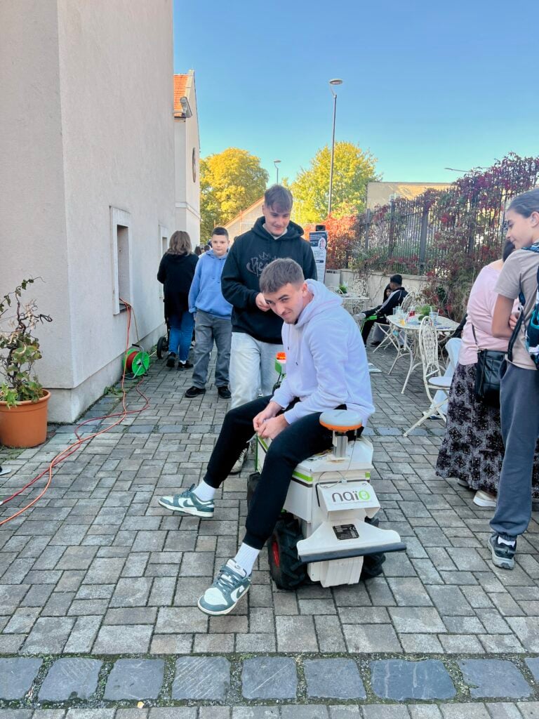 Iden na strednú Stredné školy z troch okresov predstavili žiakom svoje odbory aj praktické ukážky. Foto: Rimava.sk