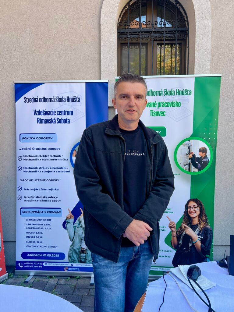 Iden na strednú Stredné školy z troch okresov predstavili žiakom svoje odbory aj praktické ukážky. Foto: Rimava.sk