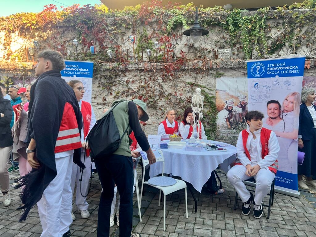Iden na strednú Stredné školy z troch okresov predstavili žiakom svoje odbory aj praktické ukážky. Foto: Rimava.sk