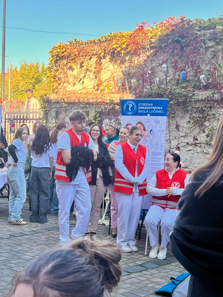 Iden na strednú Stredné školy z troch okresov predstavili žiakom svoje odbory aj praktické ukážky. Foto: Rimava.sk