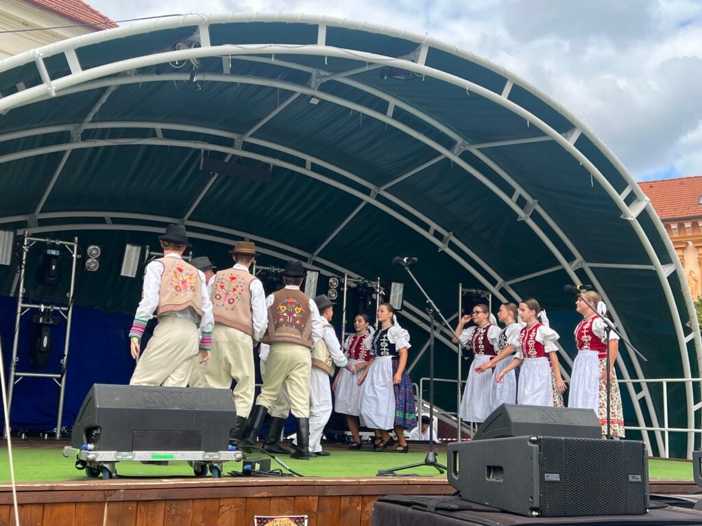 folklorne vystupenie