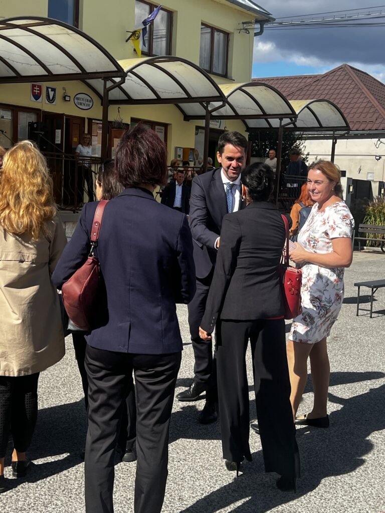 „Hostia počas slávnostného otvorenia v Čerenčanoch“,