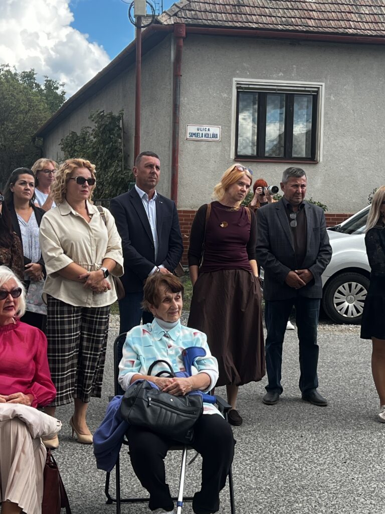 „Hostia počas slávnostného otvorenia v Čerenčanoch“,