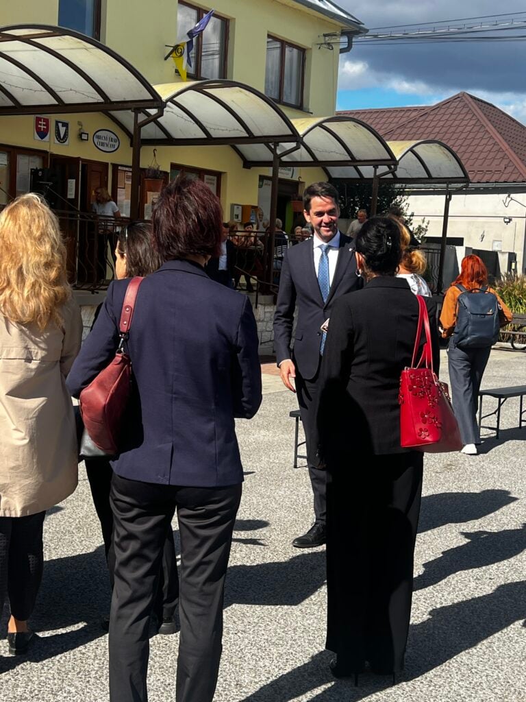 „Hostia počas slávnostného otvorenia v Čerenčanoch“,