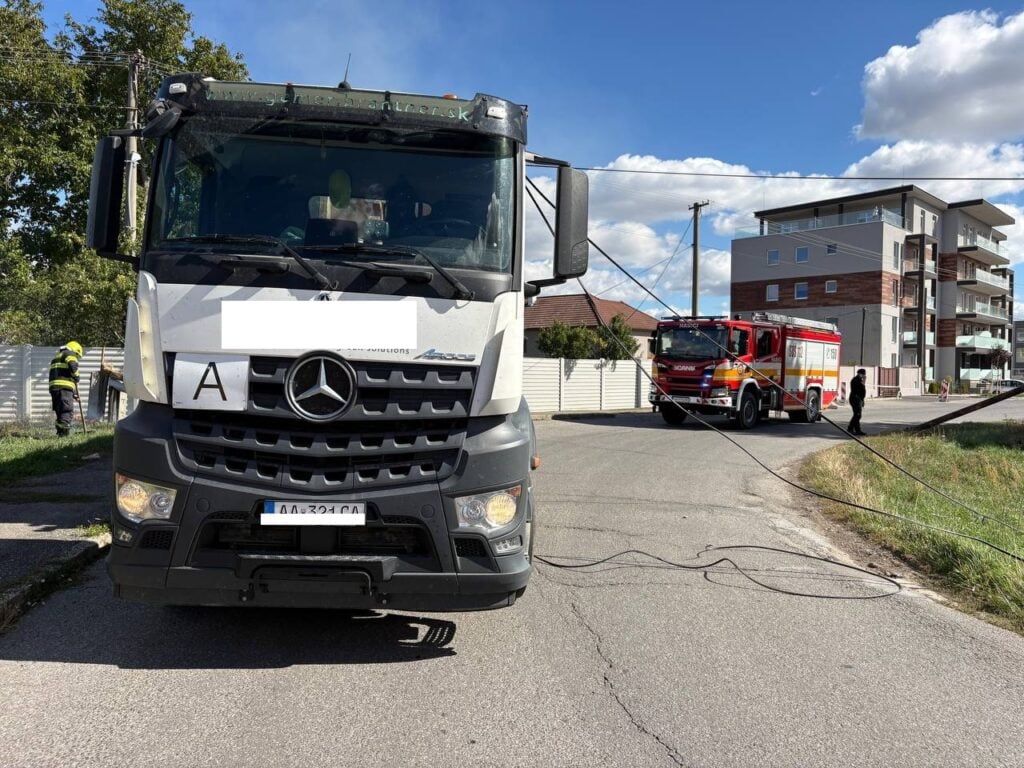 Padnuté kable cerencianska ulica rimavska sobota auto