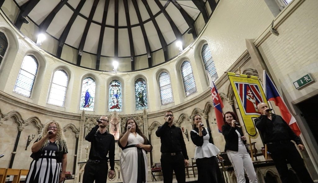 MYSTIC Soul a cappella Rimavská Sobota počas hudobného vystúpenia pre slovenských krajanov v Londýne.