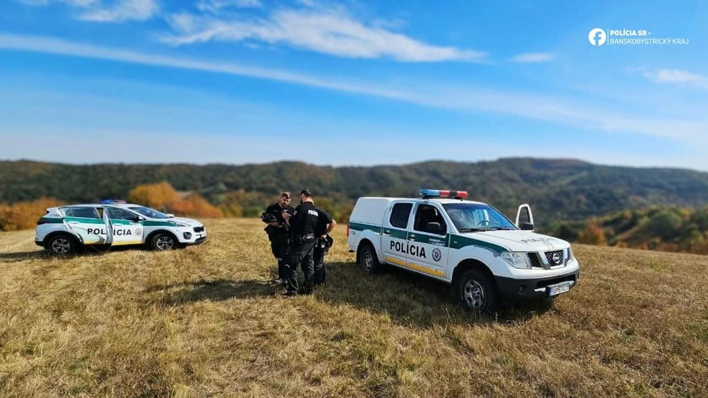 Pátracia akcia po nezvestnom seniorovi v Blhovciach, do ktorej sa zapojili policajti, hasiči a záchranné zložky.