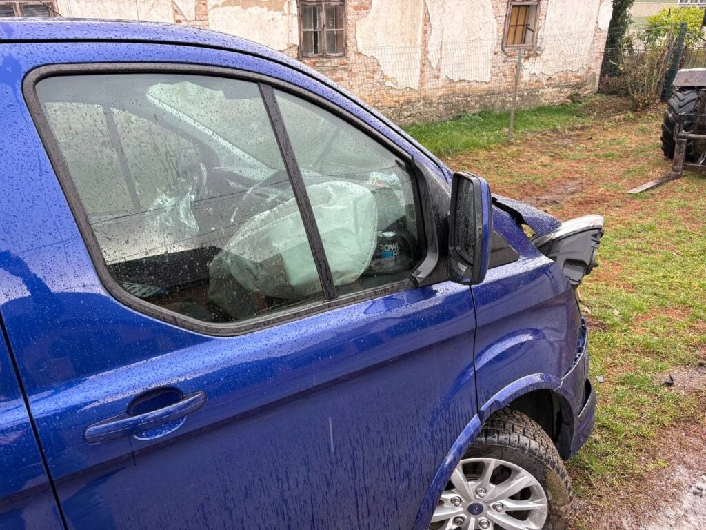 Nehoda v Ruminciach, poškodená dodávka