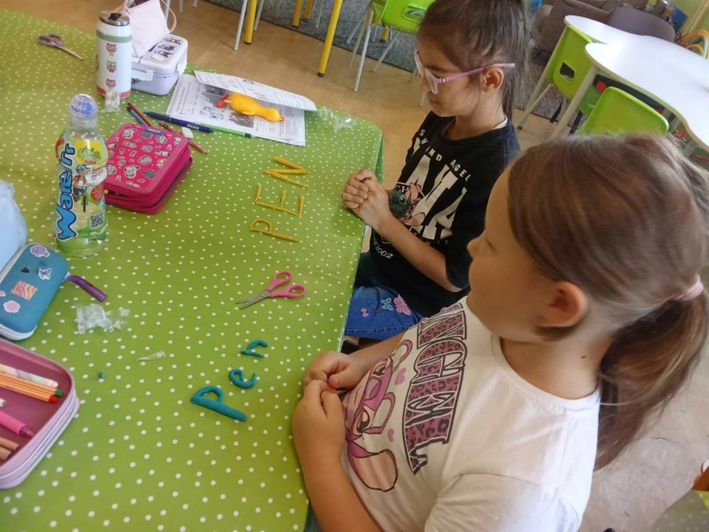 Učenie angličtiny hrou deti tvoria