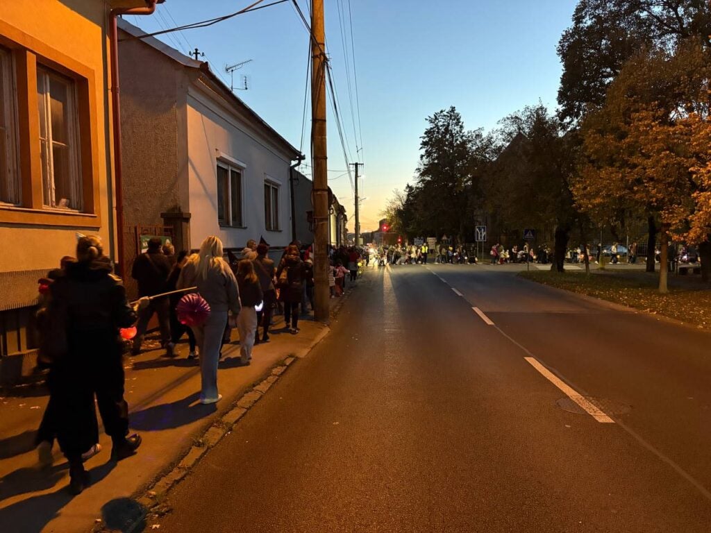 lampiónový sprievod v Rimavskej Sobote ulica
